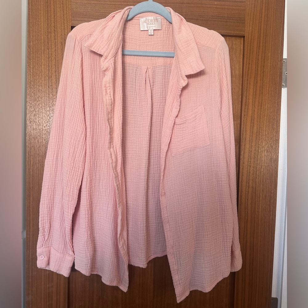 🧡 🌺Audrey Parks for Francesca’s Collections Textured Button-Down Shirt🐚🦩